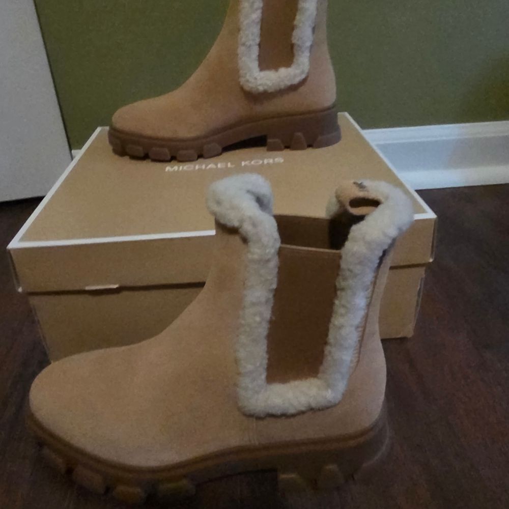 FLASH SALE- NWT-Michael Kors Ridley Tan Bootie Leather Ankle Boots - Picture 3 of 9